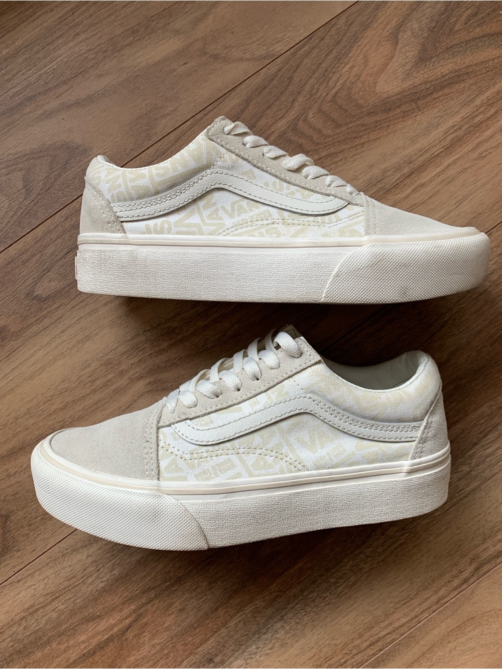 Vans Old Skool Cream Logo Print Suede Sneakers Women Size 7.5 / Men 6 - Picture 3 of 6